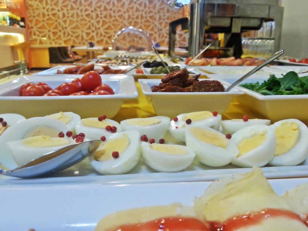 伊柯丽斯酒店 Domasław 外观 照片