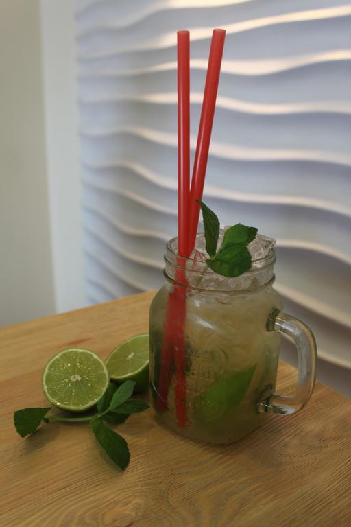 伊柯丽斯酒店 Domasław 外观 照片